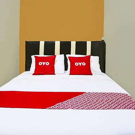 OYO 91825 Ayu Lestari Homestay Nganjuk Luaran gambar