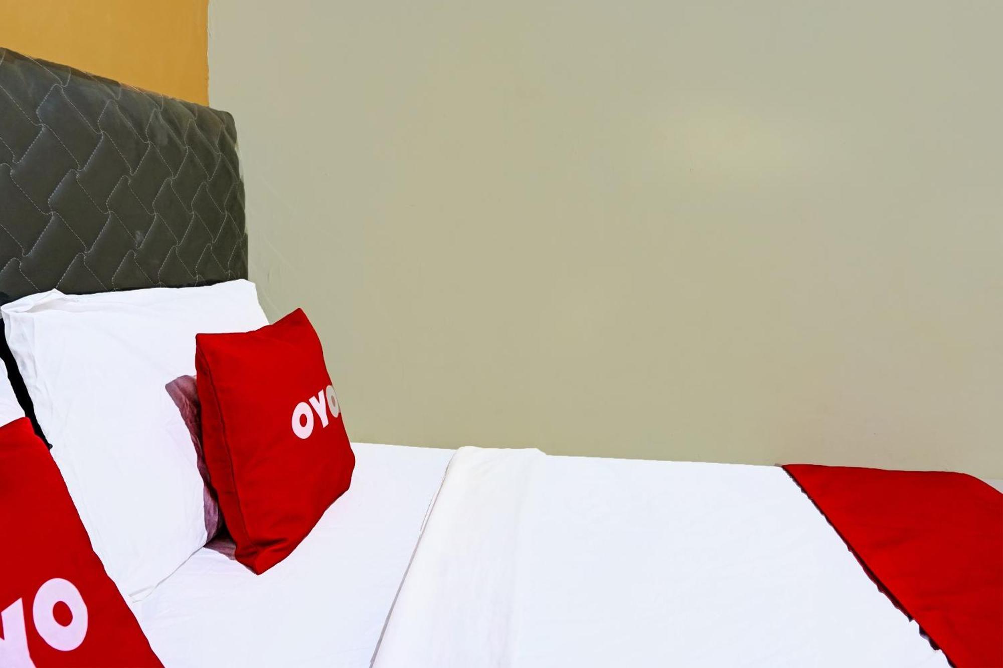OYO 91825 Ayu Lestari Homestay Nganjuk Luaran gambar